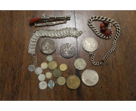 Bag of costume jewellery, brooch in form of a rifle, silver chain, 1884 silver dollar, first World War Campaign Medal etc