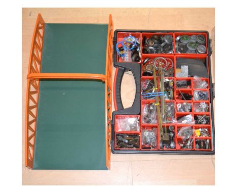 O gauge model railway cast metal bridge crossing, double wide, orange and green; along with a carry case of spare O gauge mod