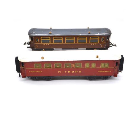 Hornby O gauge model railway passenger coaches, two including Mitropa Speisewagen, red body; LNER 1st class no.137, brown bod