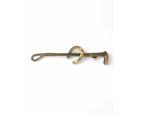 A 9ct gold racing / hunting interest riding crop and horseshoe brooch pin Birmingham import hallmarks, length 60mm, width at 