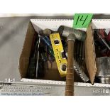 Lot: screwdrivers, level, hammer, chisel