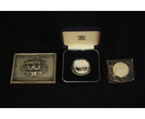 A cased 100 Escudos Papal visit silver proof coin along with a silver German coin and silver medal modelled as an Italian let