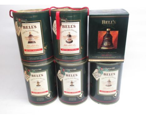 Bells Old Scotch Whisky Christmas decanters 1988(x2) 1989, 1990, 75cl 43% anf 1991, 1992, 70cl 40% (6) 