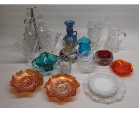 Large collection of C19th and C20th glassware inc. jugs, vases, lamp shades, bowls, etc. (qty. in 3 boxes) 