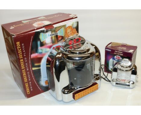 Steepletone diner chrome jukebox style radio/CD player, H30cm, and an AM/FM radio by Omega in a similar style (2) 