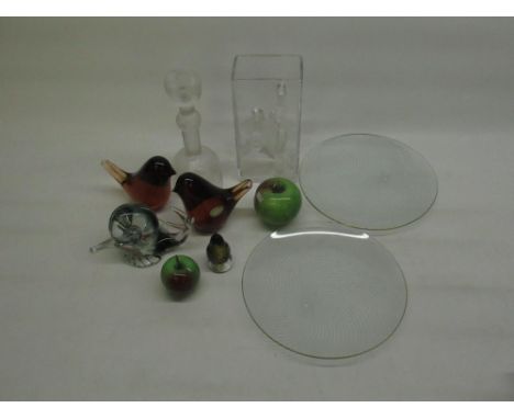 Selection of modern glassware incl. pair of Wedgwood bird paperweights, Austrian sculptural glass vase, Scandinavian textured