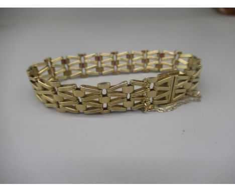 9ct yellow gold three bar gate bracelet with safety chain, stamped 375, 15.8g 