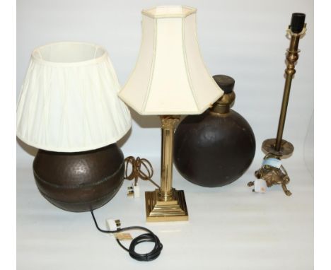 C20th brass Corinthian column table lamp and a selection of other table lamps and shades (3 boxes) 