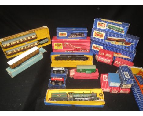 Collection of Hornby Dublo to include Diesel Electric Locomotive EDL18 Standard Tank Locomotive TPO Mail Van set, G1 Island P
