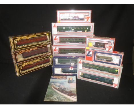 Lima Diesel Locomotive Class 31467 nine assorted Lima coaches & goods wagons, & 3 Mainline Railway Coaches / GWR Bogie milk v