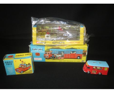 Boxed Corgi Major Circus Horse Transporter with Horses; Boxed Corgi Chipperfields Circus Landrover Parade Vehicle; Corgi Chip