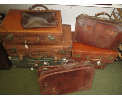 Qty of mixed vintage luggage