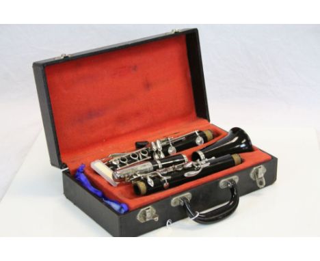 Cased vintage clarinet 