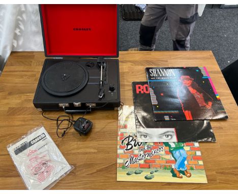 Crosley CR8005A cruiser record player with some records 