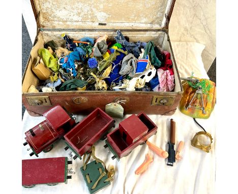 Large selection of vintage 1960s action man clothes etc 