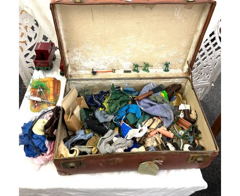 Large selection of 1960s action man figures, mostly parts 