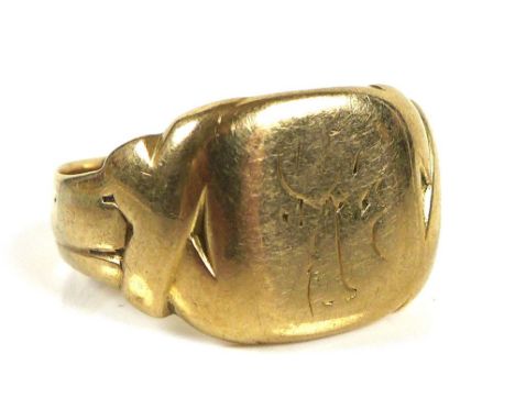 An Edwardian 18ct gold signet ring, rubbed engraved initials, size R/S, 8.8g. 