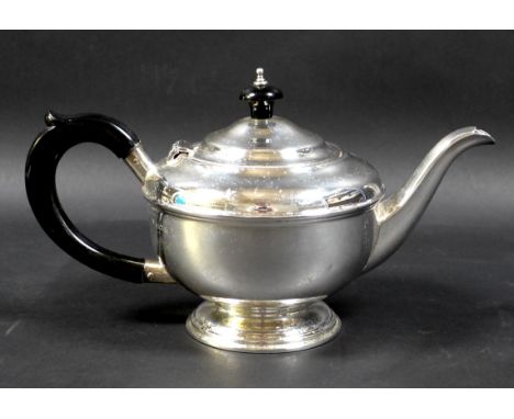 An Art Deco silver bachelor's teapot, with ebony handle and finial, maker T. S., Birmingham 1932, 13 by 24 by 13cm high, 8.58