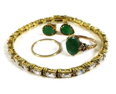 A group of gold jewellery, comprising a 14ct gold ring set with a jade oval, 11 by 8mm, size O, 3.2g, a 9ct gold wedding band