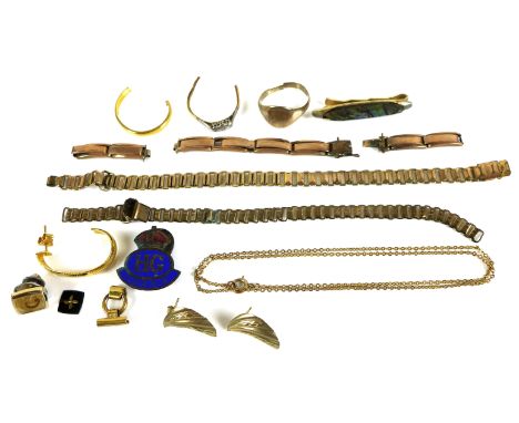 A group of gold jewellery, comprising a 22ct gold wedding band, 2.4g, 9ct gold signet ring, pair of swirl leaf earrings, and 
