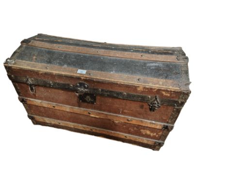 OLD TRAVEL TRUNK 