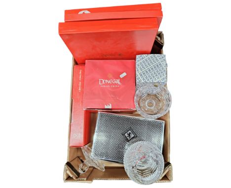 BOX LOT TO INCLUDE SPODE, EDINBURGH CRYSTAL, TYRONE CRYSTAL, IRISH DRESDEN 
