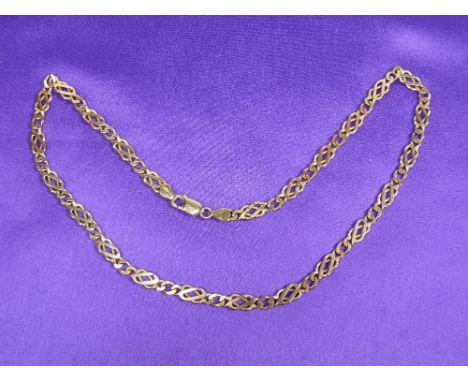 A 9CT GOLD FLAT CURB CHAIN - 44cms L, 19.5grms gross