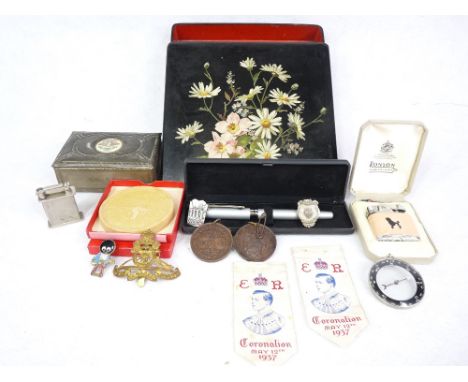 MIXED COLLECTABLES GROUP to include a papier mache handkerchief box, Robertson Golly badge, pink poodle Ronson cigarette ligh
