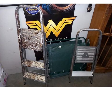 A green canvas sunbathing bed and 2 step ladders.&nbsp;Collect Only.