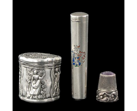 3 pieces silver, consisting of thimble, tube and loderein box, height 34 mm.