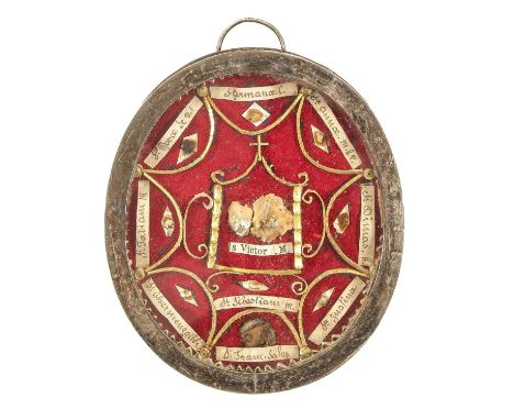 containing 9 first degree relics, including Saint Victor, 6 x 7 cm.