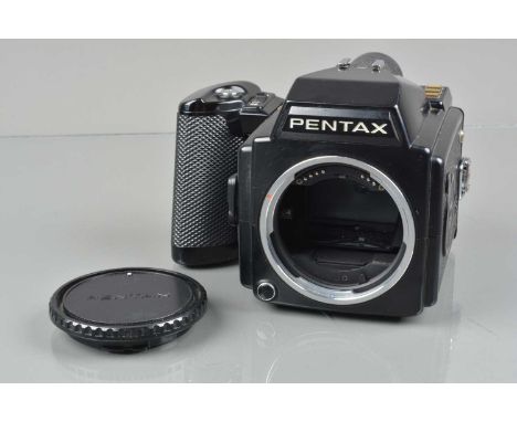 A Pentax 645 Camera Body, powers up, shutter working, LED indicator working, body G, some light wear, with front & back caps,
