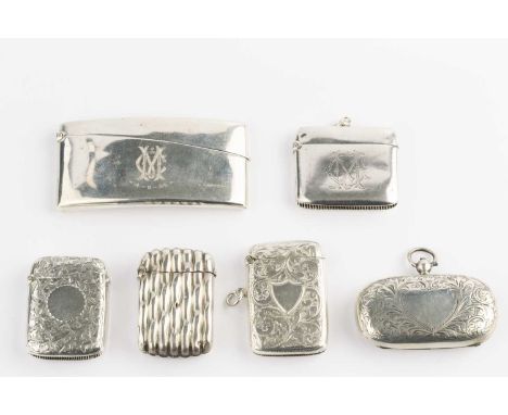 An Edwardian silver sovereign and stamp case, with foliate engraved decoration, by William Haseler, Birmingham 1904, 6cm wide