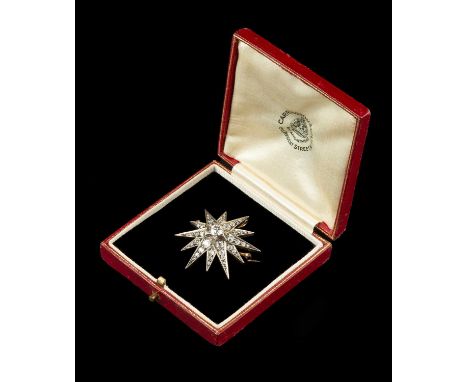 A diamond star brooch/pendant, the principal old brilliant-cut diamond in star-shaped setting, bordered by rays of graduated 