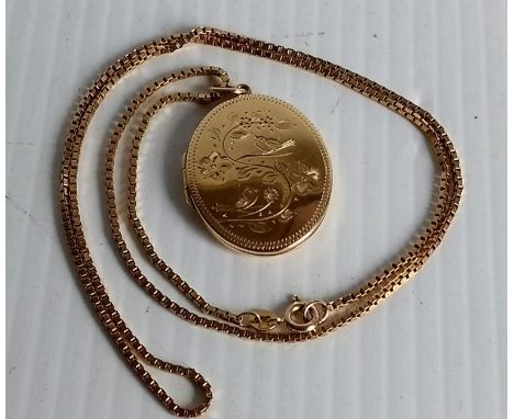 An oval 9ct yellow gold locket and chain with etched floral design, Birmingham 1979, 30mm, 15.29g 