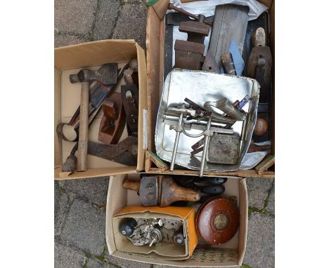 Quantity of tools including spoke shaves, planes, tape measure, vice etc