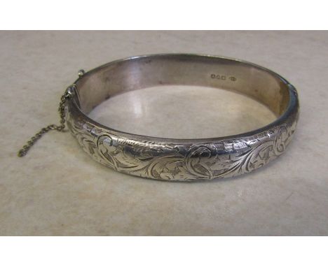 Silver bangle (safety chain needs reattaching) Chester 1949 weight 21.2 g / 0.68 ozt