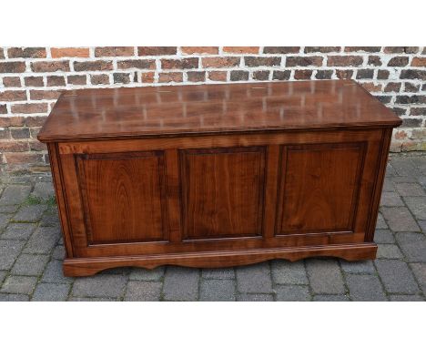 K Broadley Knight &amp; Son Langworth blanket box / trunk L 142 cm D 56 cm H 71 cm