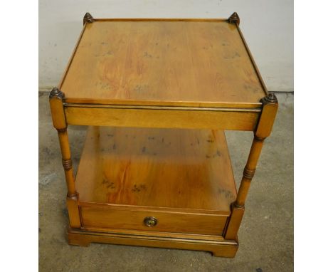 Small reproduction&nbsp; Georgian buffet/dumb waiter