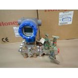 Lot of (2) Honeywell ST-800 Differential Pressure Transmitters