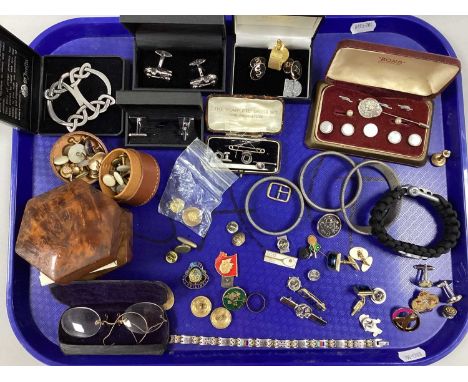 A Quantity of Vintage and Later Gent's Accessories, to include cufflinks, mother of pearl inlaid button set, enamel inlaid pi