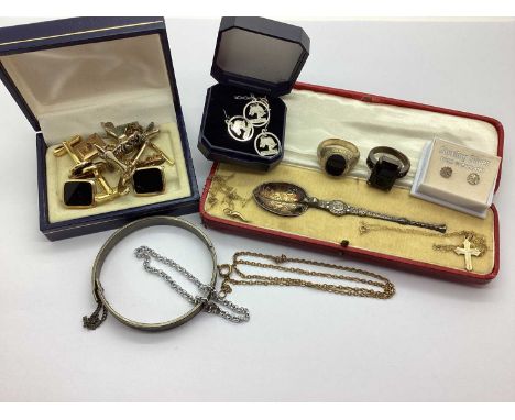 A 1937 Coronation Souvenir Hallmarked Silver 'Anointing' Spoon, in original fitted case; assorted gent's cufflinks, rings, Ta