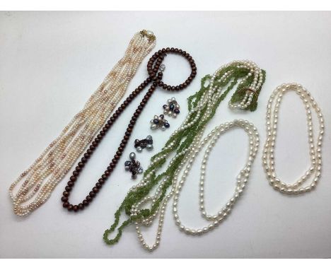 An Assortment of Freshwater Pearl Bead Jewellery, to include multi-row necklace to fancy clasp, chocolate button pearl bead n