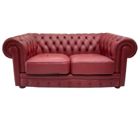 Chester sofa in leather Bordeaux first flower, refurbished frau. 178 x 86 cm, h cm 71. 20th century, Cm 178 x 86, h cm 71