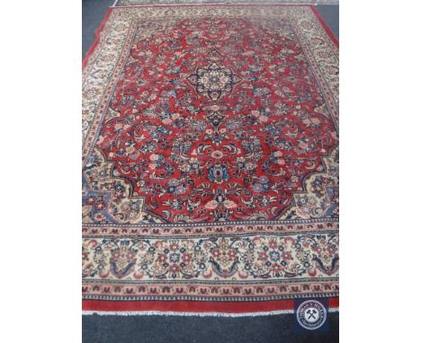 A good Mahal carpet 4.05 m x 2.93 m.