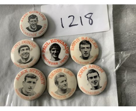 1960s Manchester United Football Button Badges: Original old pin badges of players. Includes Sadler Law Stepney Dunne Gowling