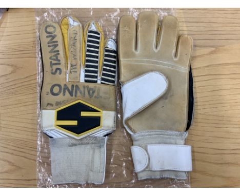 Sander Westerveld Liverpool Football Goalkeeper Gloves: Pair of Stanno worn gloves from his Liverpool days. Sander Westerveld