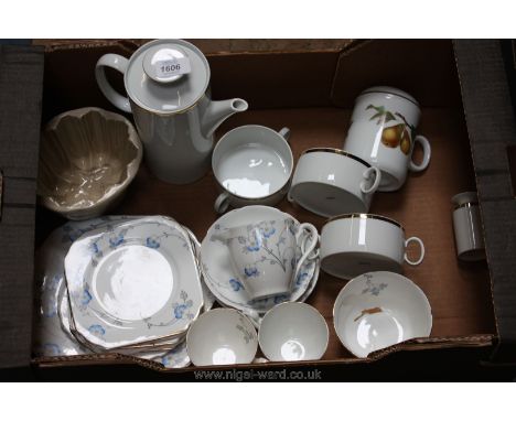 A quantity of china including Gladstone part Teaset, jelly mould, Thomas china coffee pot and soup bowls, Royal Worcester 'Ev
