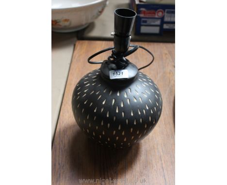 A retro Ceramic Table Lamp