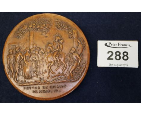 19th Century circular pressed maple wood tortoiseshell lined circular snuff box, the cover with figure group and script 'Reto